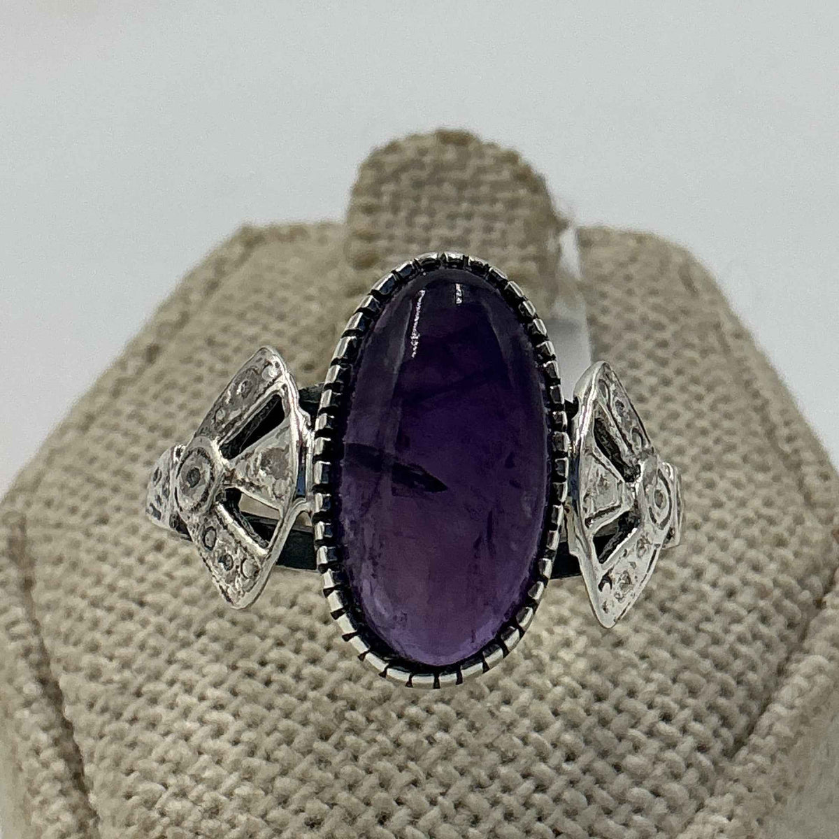 Sterling Silver Fan Banded Oval Amethyst Ring – Size 7 – Calm, Intuition & Spiritual Protection