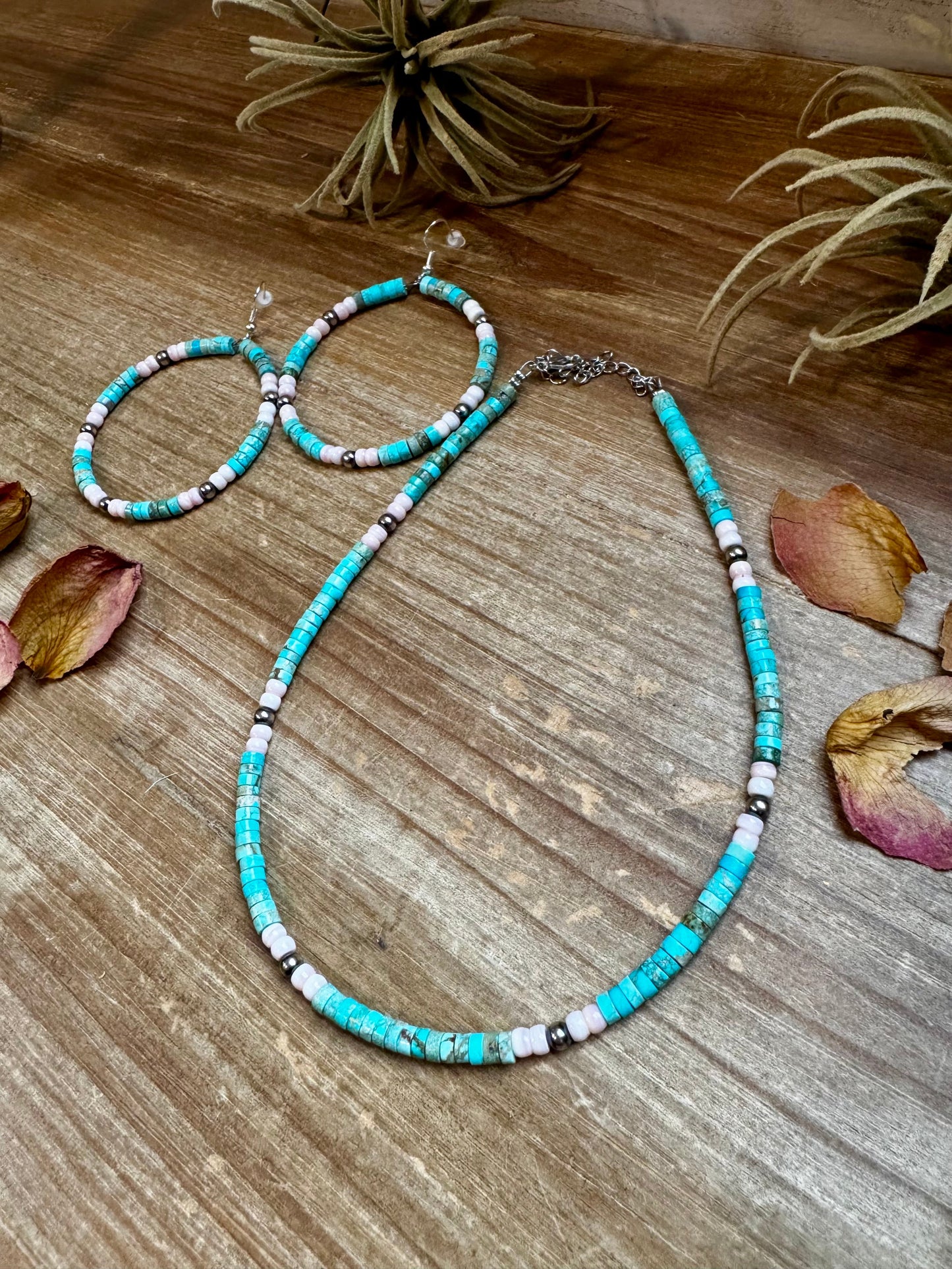 Turquoise Variscite & Pink Conch Choker – Exclusive Bijoux FAB Design