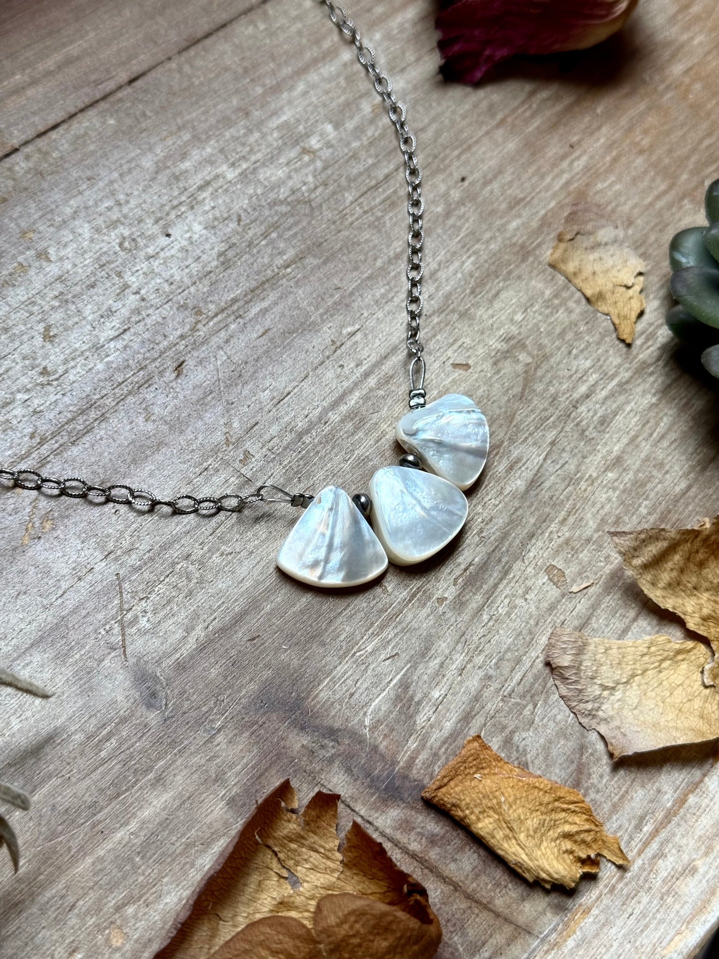 Shell Teardrop Chain Necklace – 16"