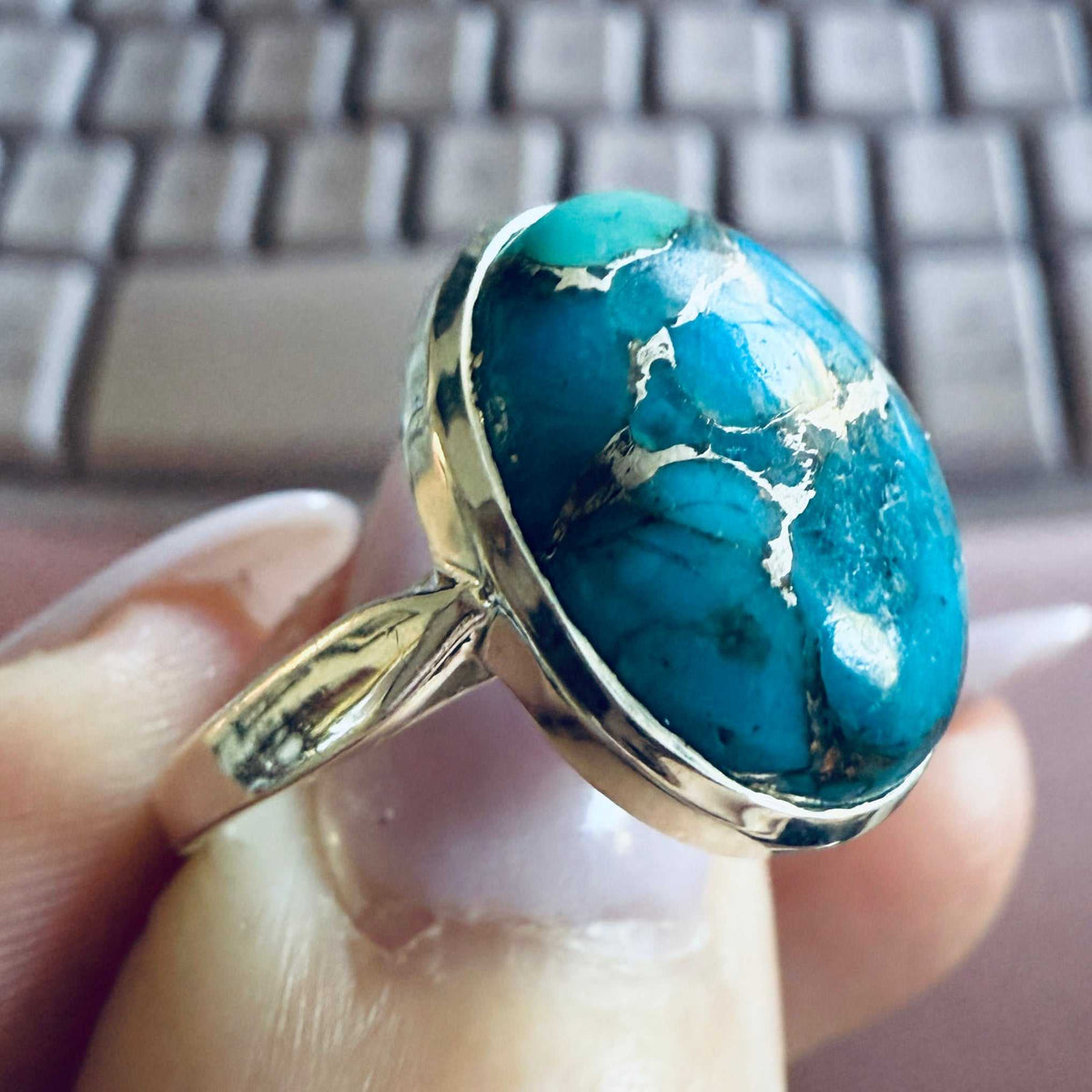 Turquoise Ring — Size 8 (Oval, Classic Band)