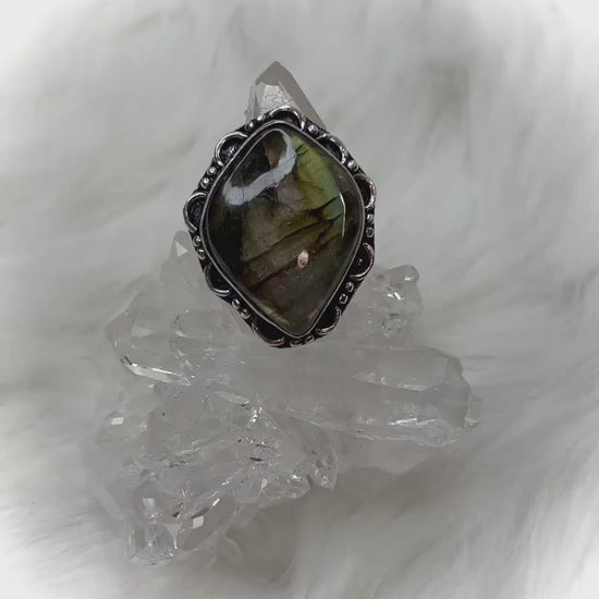 Labradorite Green Flash Ring 925 Silver Ring - Alluring Transformation and Protection