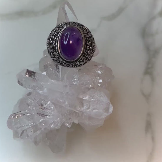 Amethyst Vintage Class Ring Style 925 Silver Ring - Calming Intuitions